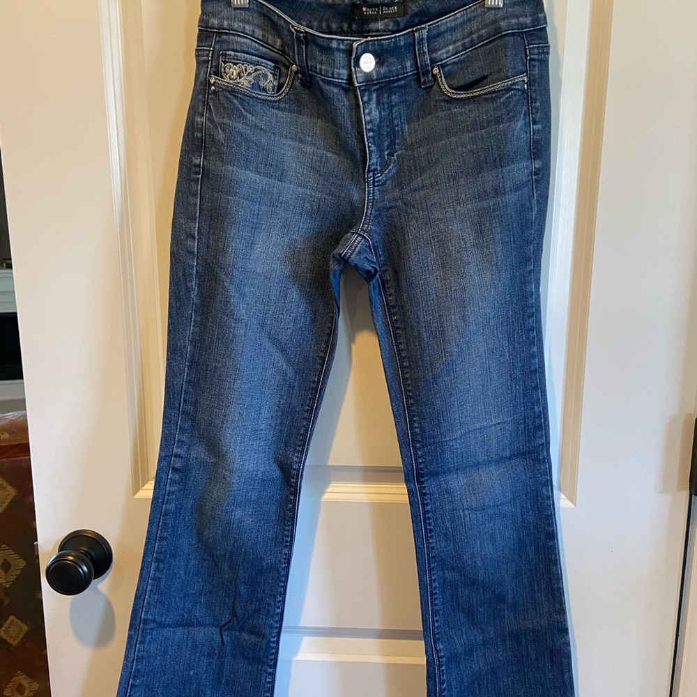 White House Black Market size 0S Blanc boot cut mid rise beaded jeans.